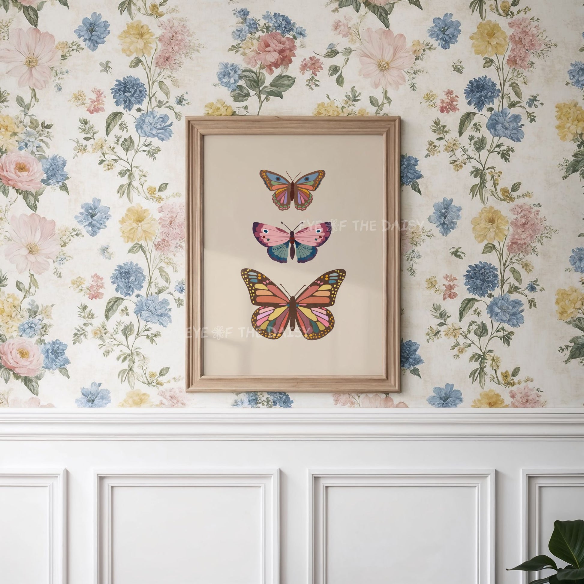 Neutral butterfly wall print – vintage-style digital download in beige, pink and brown tones, ideal for shabby chic wall decor